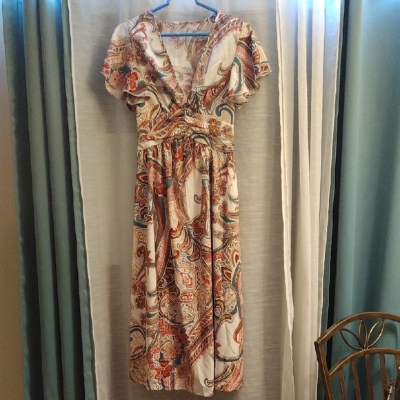 Elegant Paisley Print Dress - Picture 3 of 11